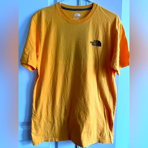Men’s NorthFace tee